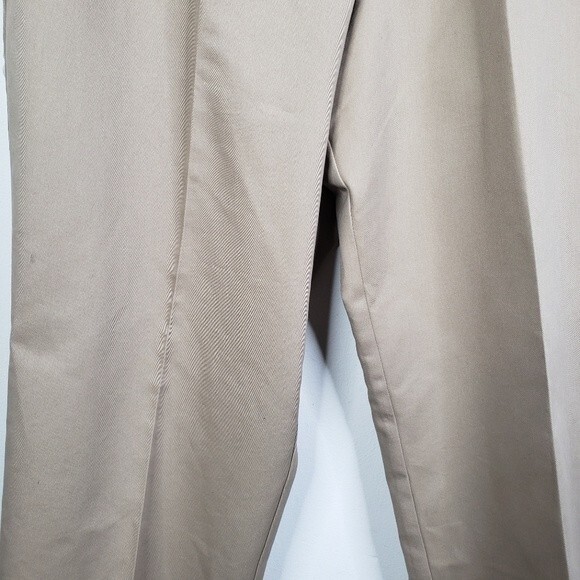 NEW Dockers Mens Relaxed Fit Custom Waistband Comfort Khaki Size 44x30 - Picture 7 of 9